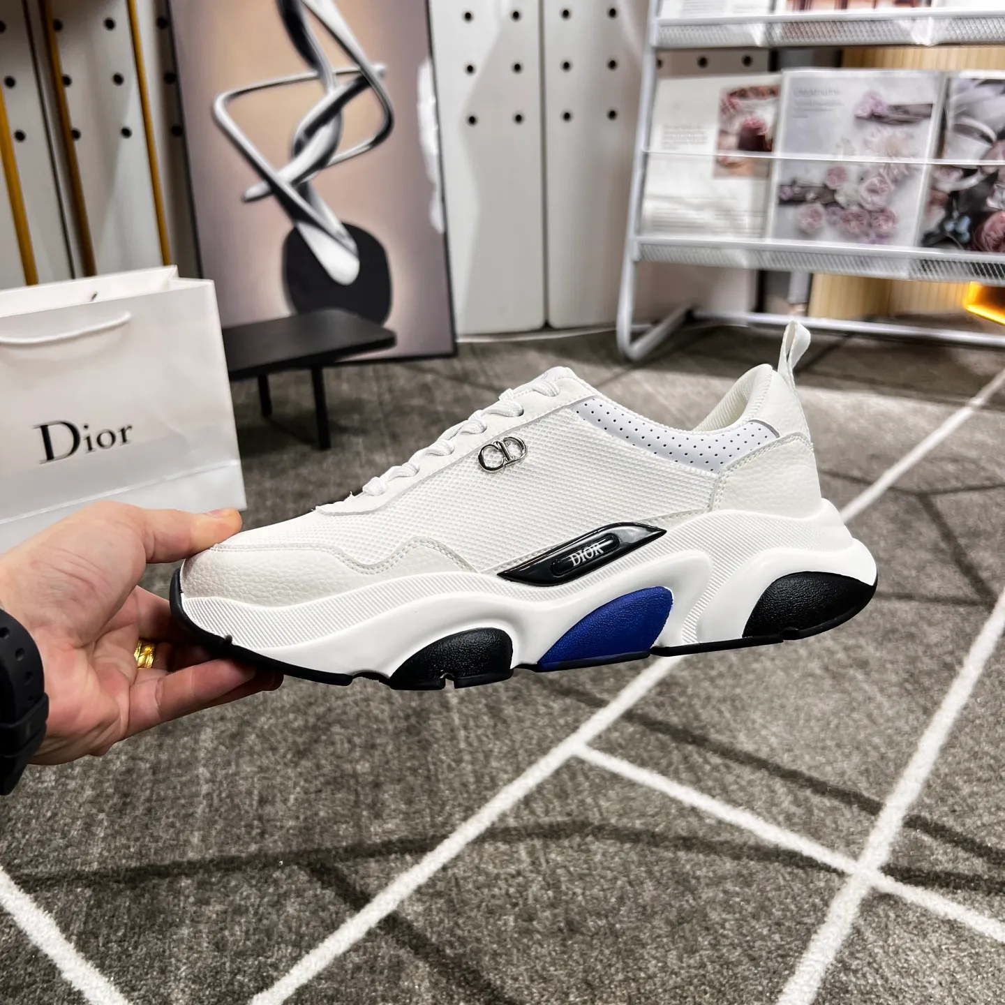 Factory price: 438💰Dior's new casual men's shoes👉 👉 Fashionable and versatile, 💞 simple and elegant style, 🔊 The fabric is made of imported cowhide with mesh, ☑️breathable mesh lining, sheepskin feet, original wear-resistant rubber outsole, exclusive new style, actual shot, three colors available, code number: 38-44, (45 can be customized)